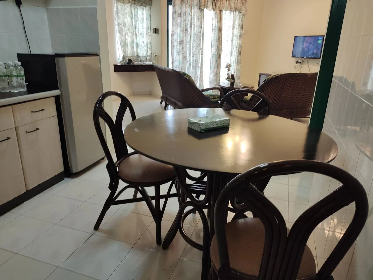 DINING AREA (APARTMENT)