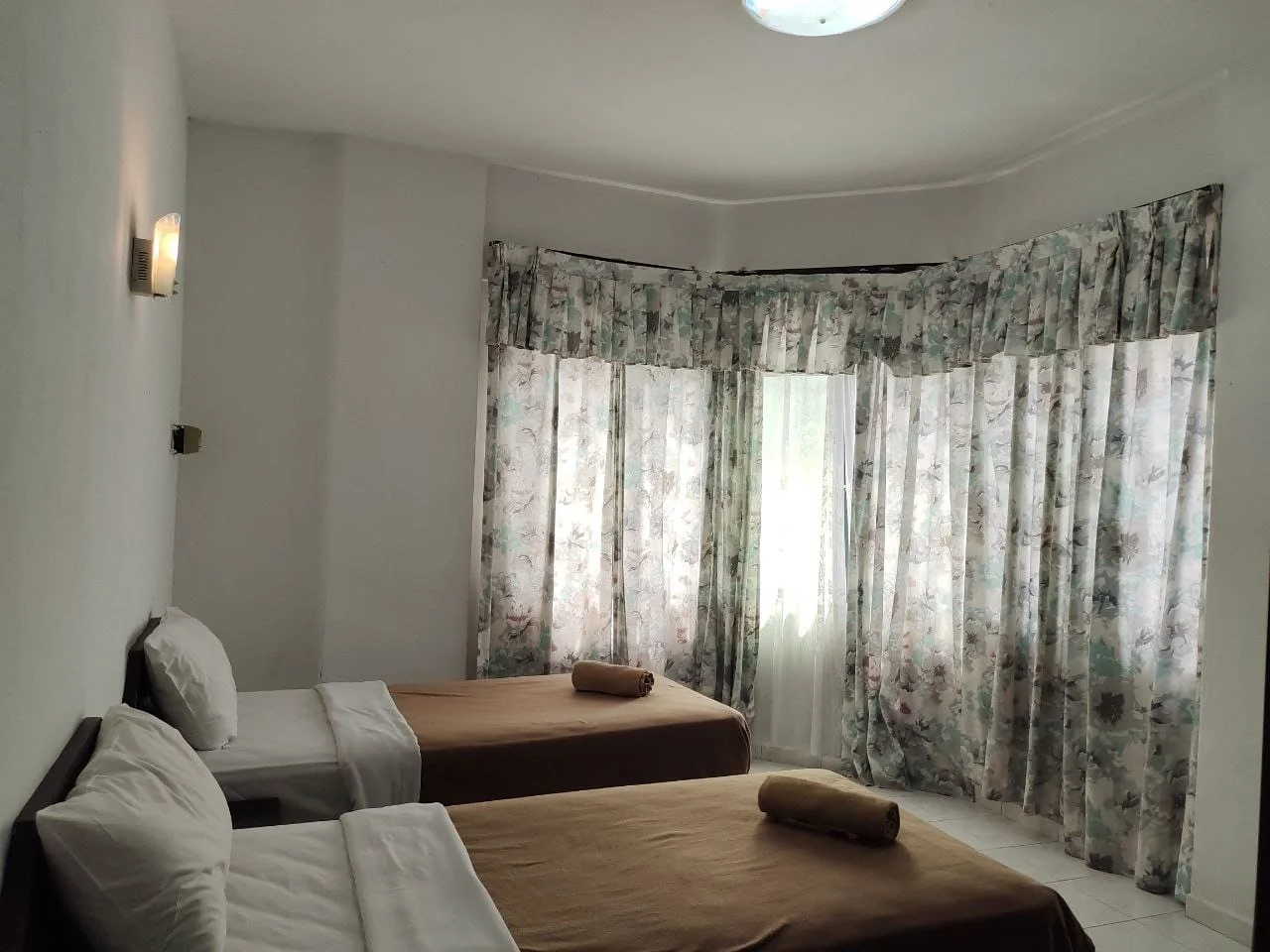 ROOM 2 (APARTMENT)