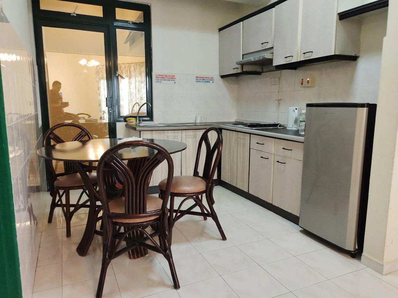 DINING AREA (APARTMENT)